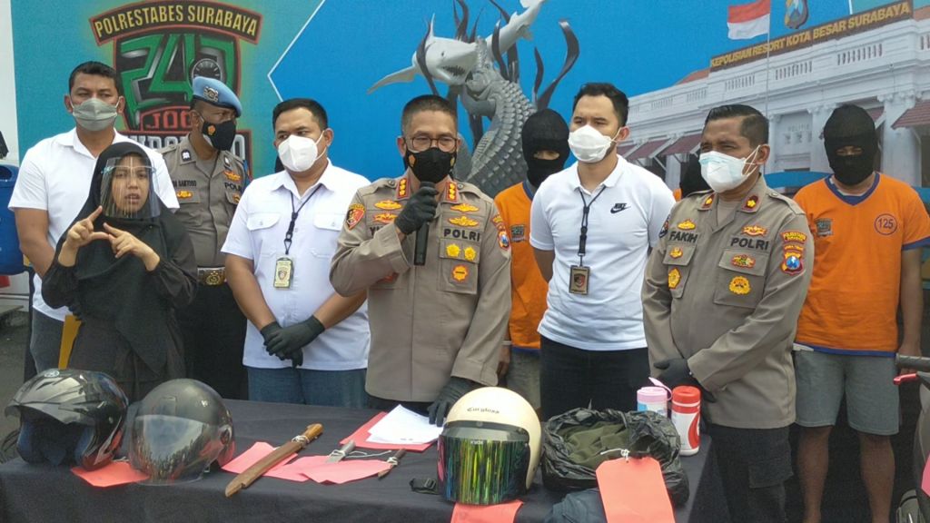 Polisi Beber Kronologi Penusukan Pria Berkaos Perguruan Silat di Surabaya