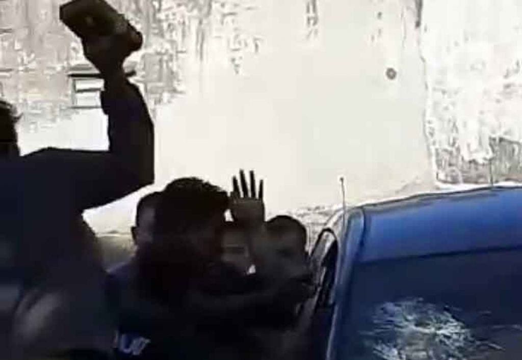 Warga Pasuruan menghakimi dua pelaku gendam