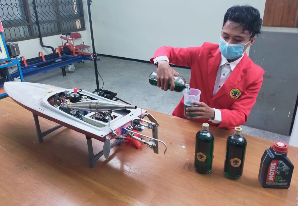 Analisa Pencampuran BBM Mahasiswa Asal NTT Ampuh Dongkrak Performa Kapal Cepat