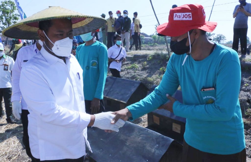 Bupati Gresik Fandi Akhmad Yani saat bertemu para petani Desa Gredek, Kecamatan Duduk Sampeyan