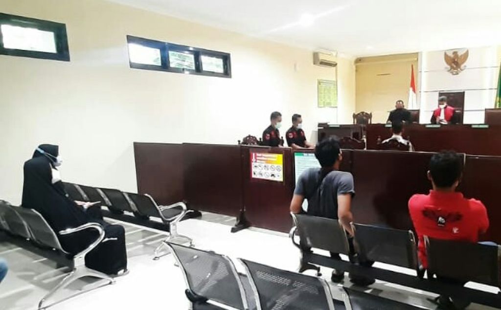 Sidang tipiring pencurian smartphone yang terekam kamera CCTV di Pasuruan.