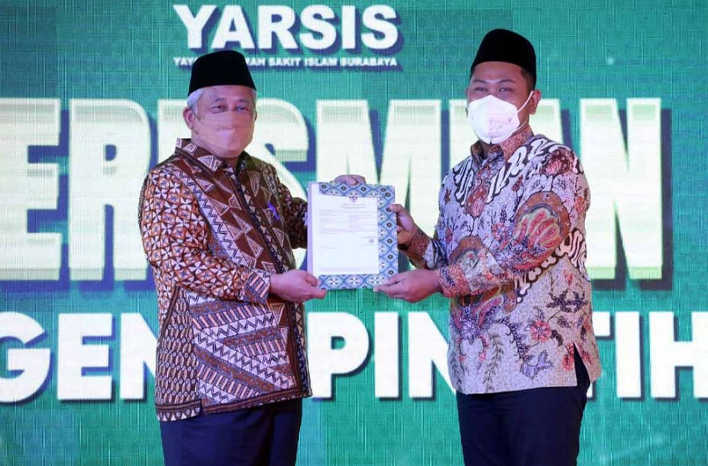 Prof Nuh (kiri) bersma Bupati Gresik Fandi Akhmad Yani. Foto: Istimewa.