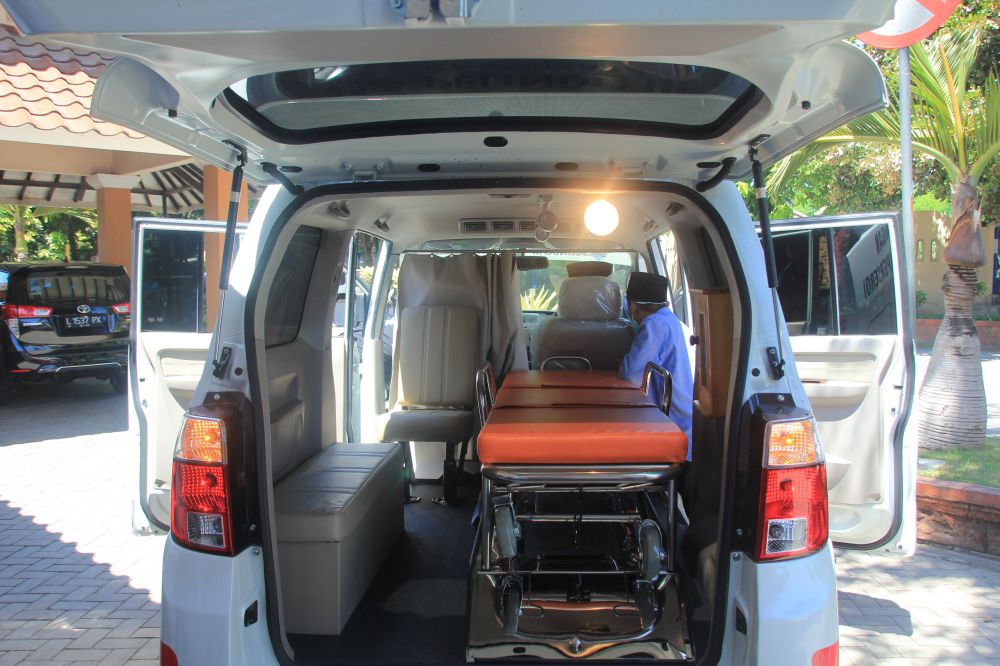 Ambulans gratis dari Pelindo III Ponpes Mabadi'ul Ihsan di Banyuwangi