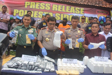 Kapolda Jatim jumpa pers di Sidoarjo
