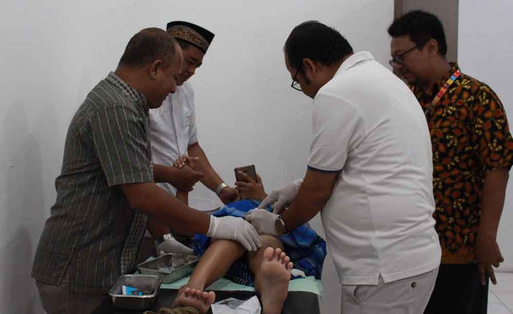 Kegiatan khitan massal di PT SIER