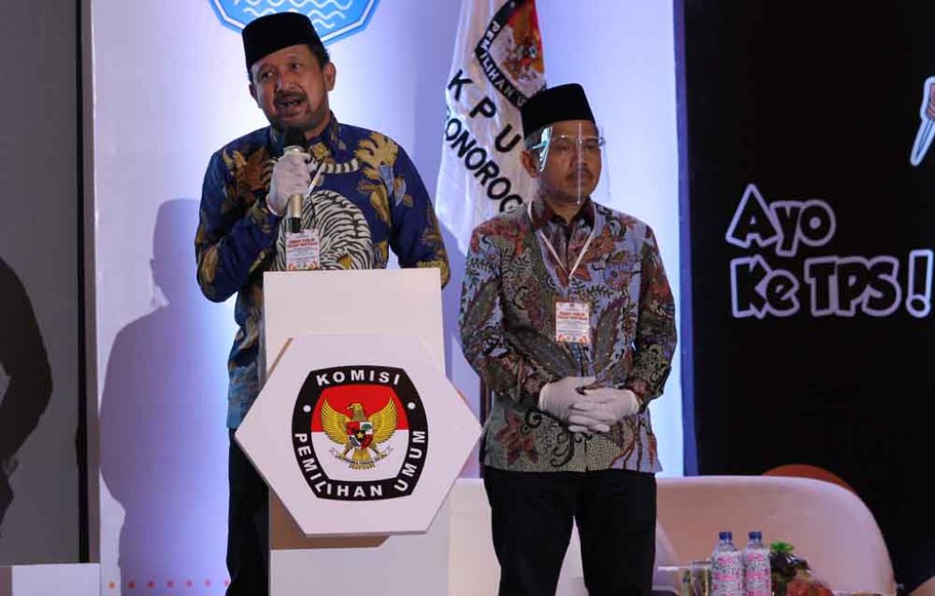 Ipong Muchlissoni dan Bambang Tri Wahono