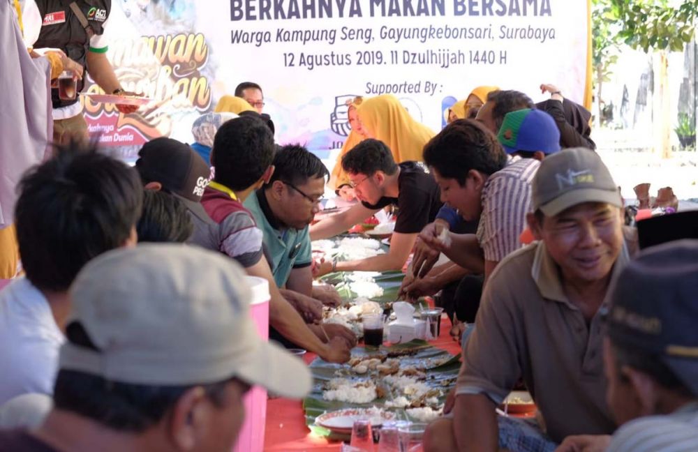 Kebahagiaan warga Kampung Seng Surabaya menerima bantuan hewan kurban dari Global Qurban ACT