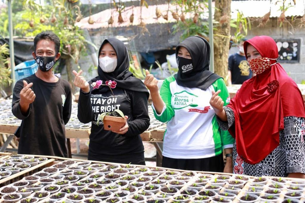 Calon Bupati Banyuwangi, Ipuk Fiestiandani bersama kelompok wanita tani, Dusun Krajan, Desa Jambewangi, Kecamatan Sempu