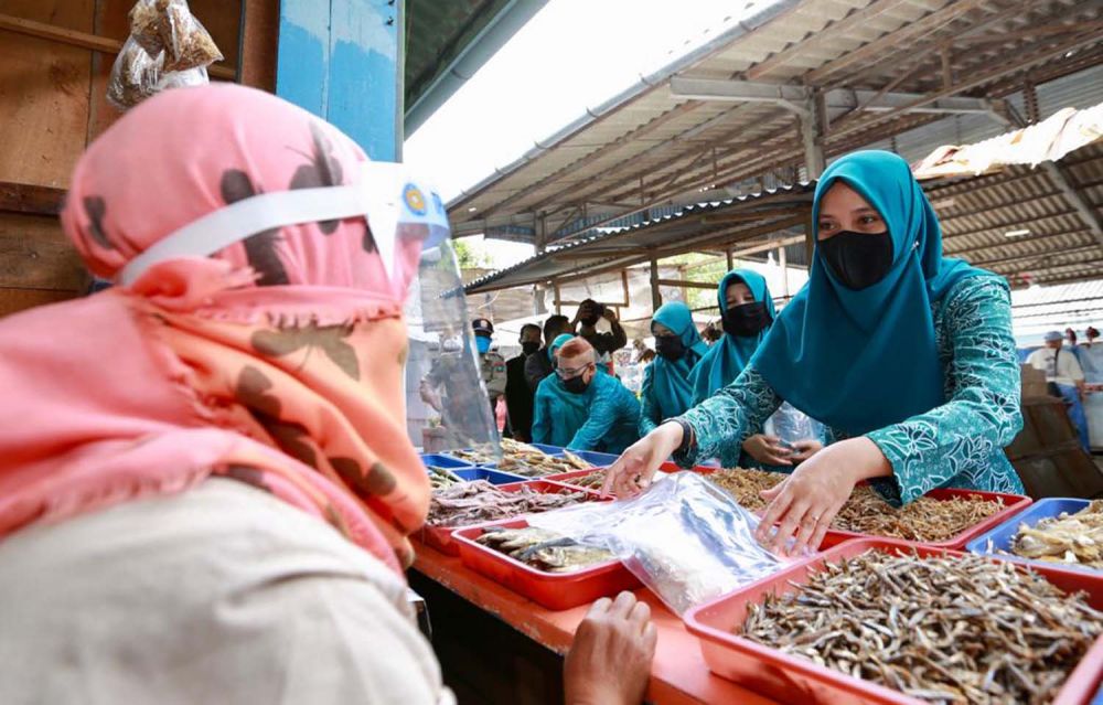 Ketua TP PKK Banyuwangi, Ipuk Fiestiandani Anas di Pasar Blambangan