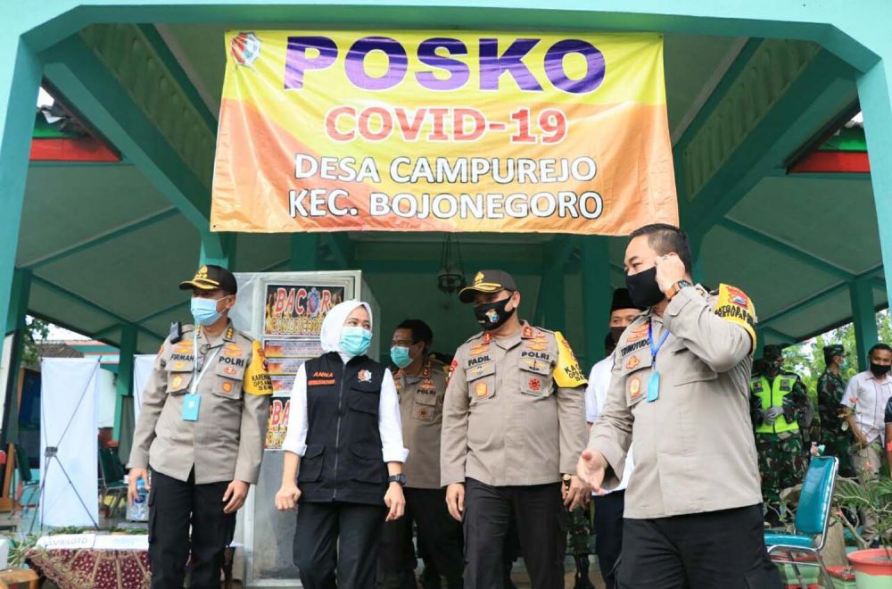 Kapolda Jatim Irjen Pol M. Fadil Imran mengecek sarana prasarana dan aktivitas di Kampung Tangguh Semeru Desa Campurejo, Kecamatan Bojonegoro, Kabupaten Bojonegoro