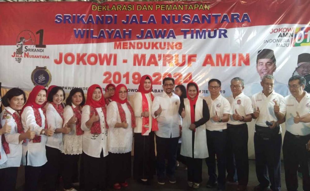 Para Istri Purnawirawan TNI AL gelar deklarasi dukung Jokowi-Ma'ruf Amin di rumah makan Pawon Ndeso, Surabaya