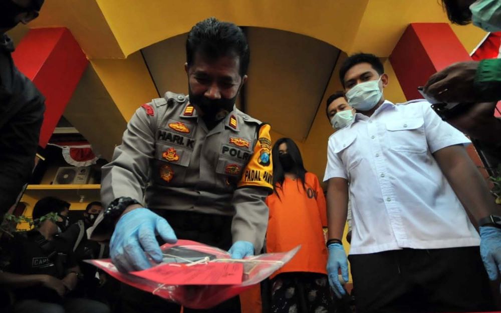 Edan! Suami Suruh Istri Antar Pesanan Narkoba ke Pelanggan