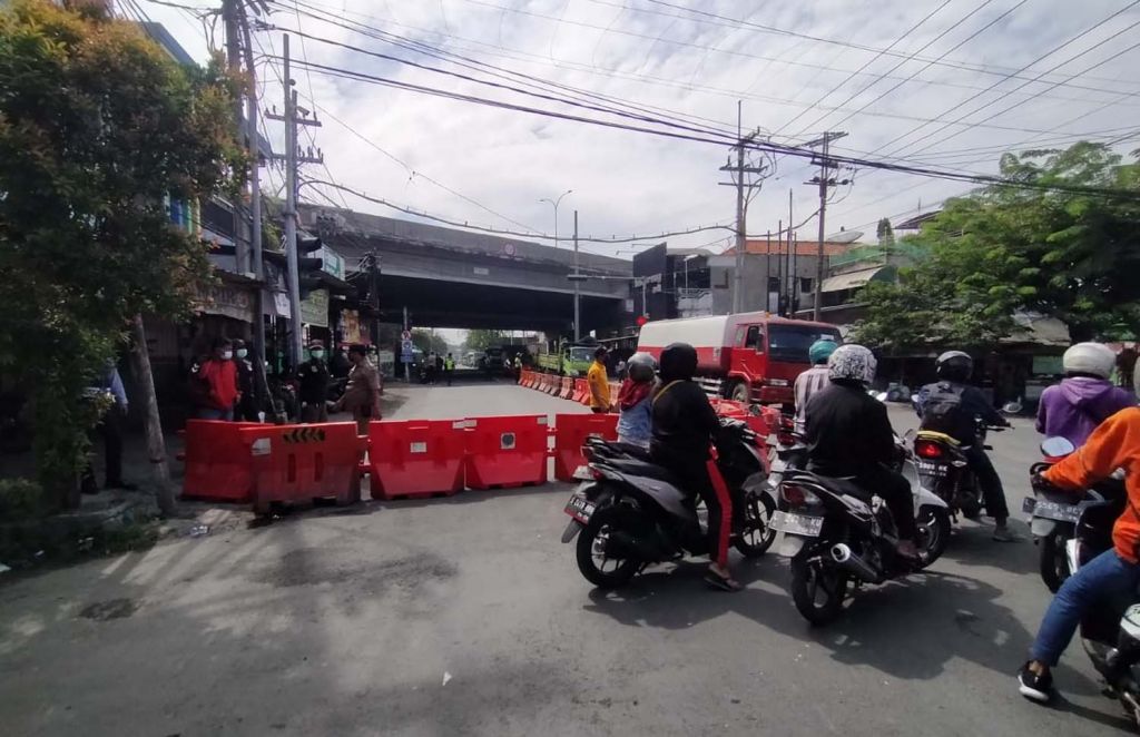 Penutupan Jalan Karangpilang arah masuk Kota Surabaya