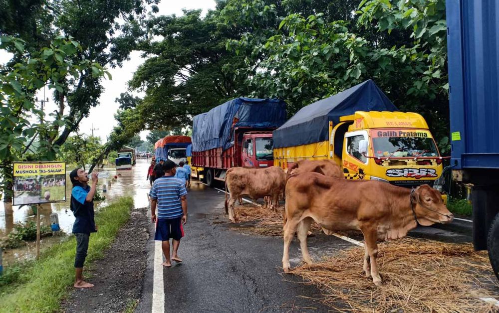Jalur Madiun-Ngawi terputus akibat banjir