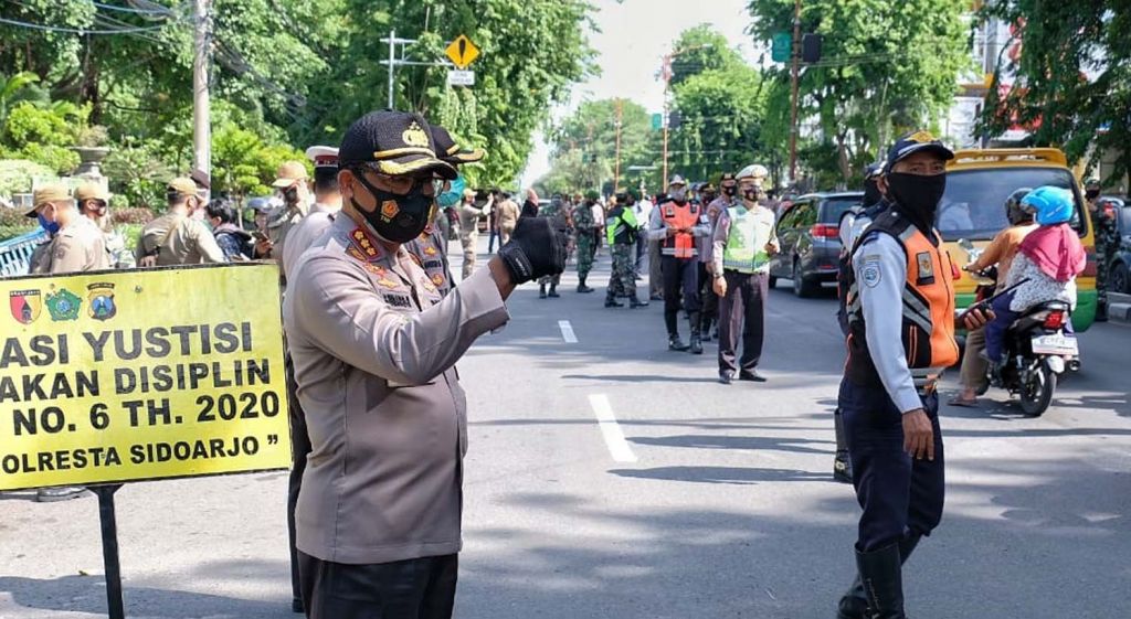 Polresta Sidoarjo saat melakukan operasi yustisi protokol kesehatan