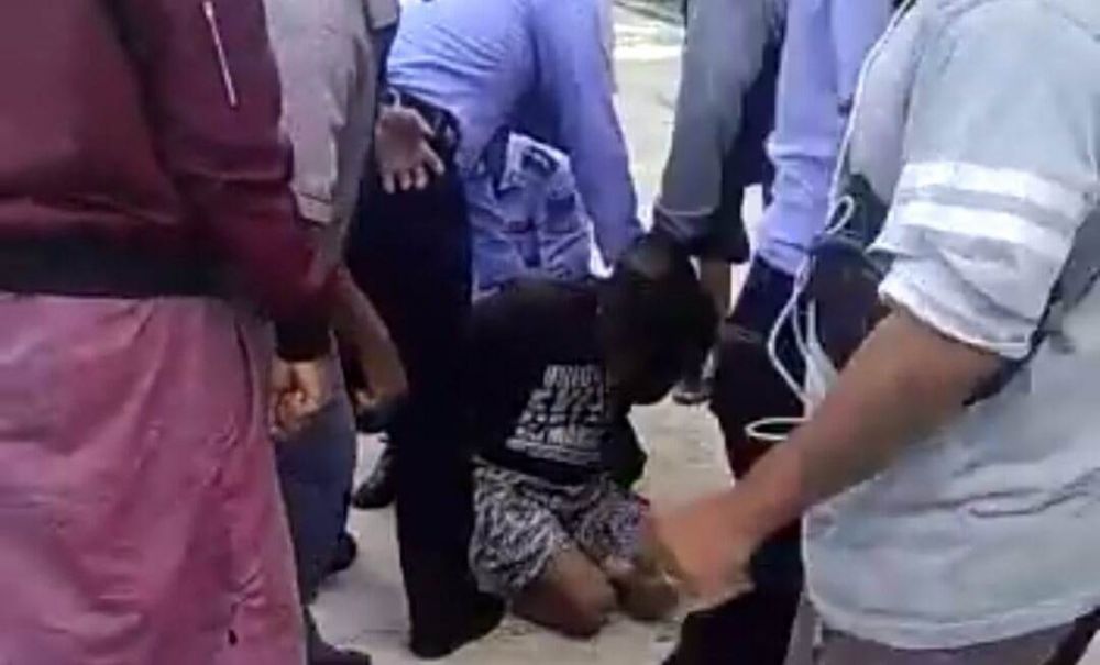 Rampas HP, Bandit Jalanan Babak Belur Dimassa di Bundaran ITS