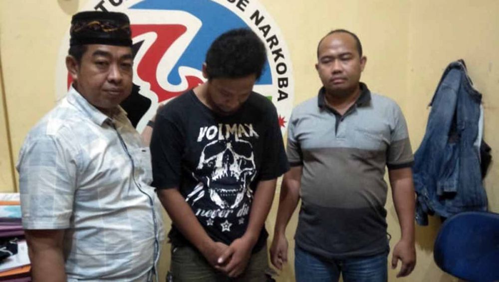Satu dari delapan orang sindikat narkoba diamankan di Mapolres Jombang