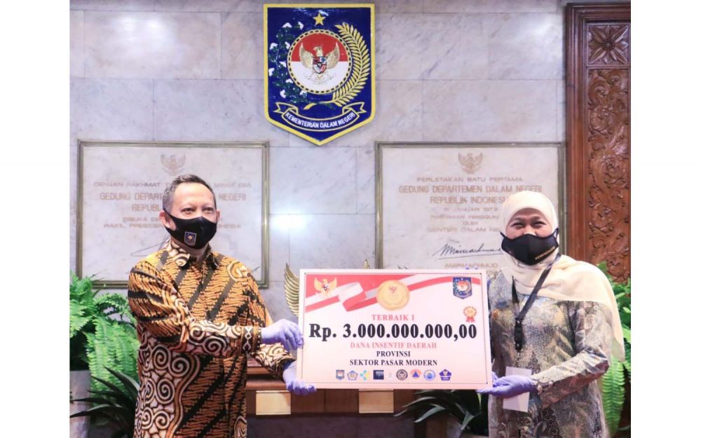 Jatim Raih 2 Penghargaan Lomba Inovasi New Normal Life dari Kemendagri