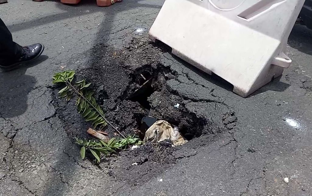 Titik yang ambles di Jembatan Kedunglarangan, Pasuruan