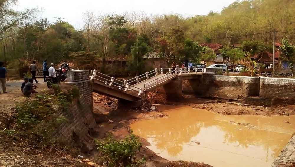 Jembatan di Perbatasan Mojokerto dan Lamongan Runtuh, Ini Derita Warga