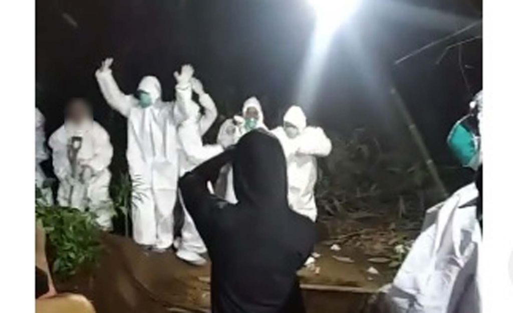 Viral Relawan Pemakaman di Pasuruan Joget saat Tunggu Jenazah Pasien Covid-19