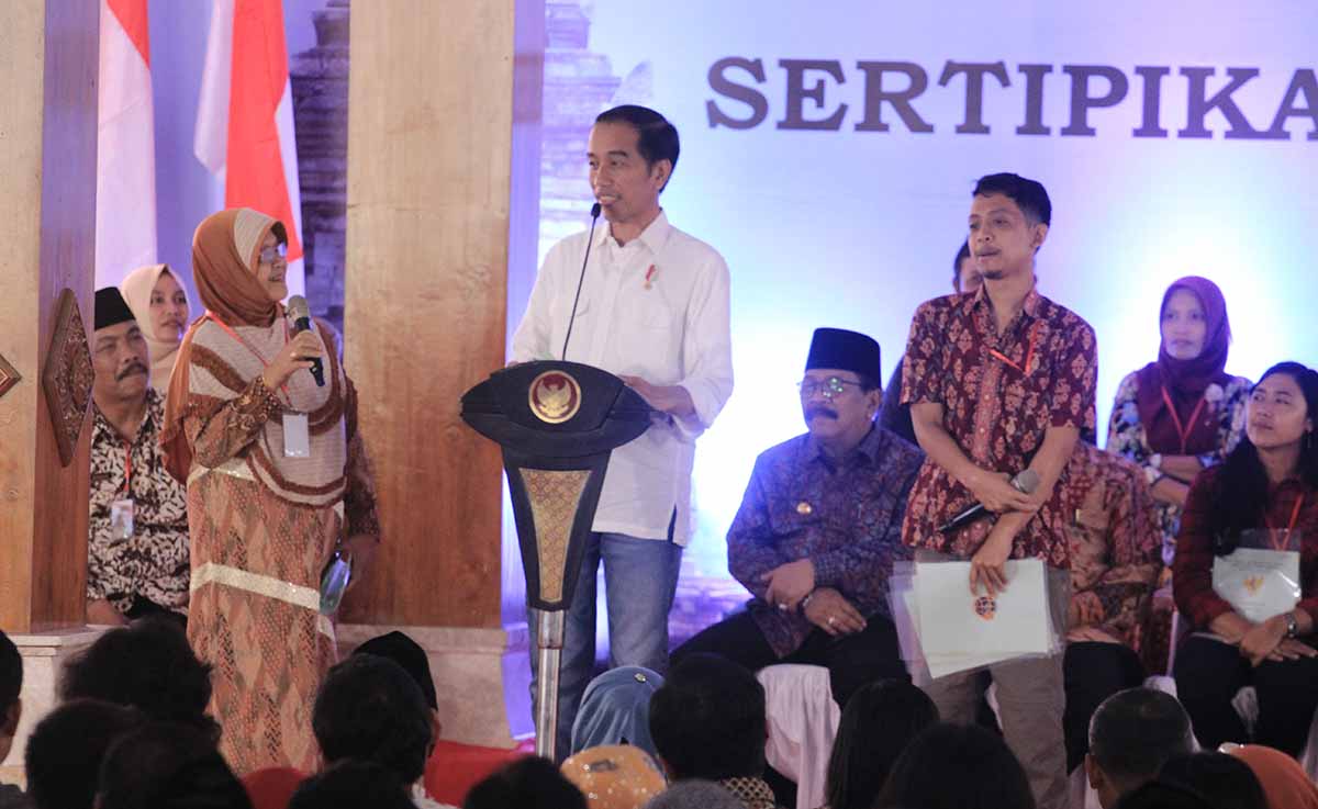 Jokowi saat melakukan kunjungan ke Blitar