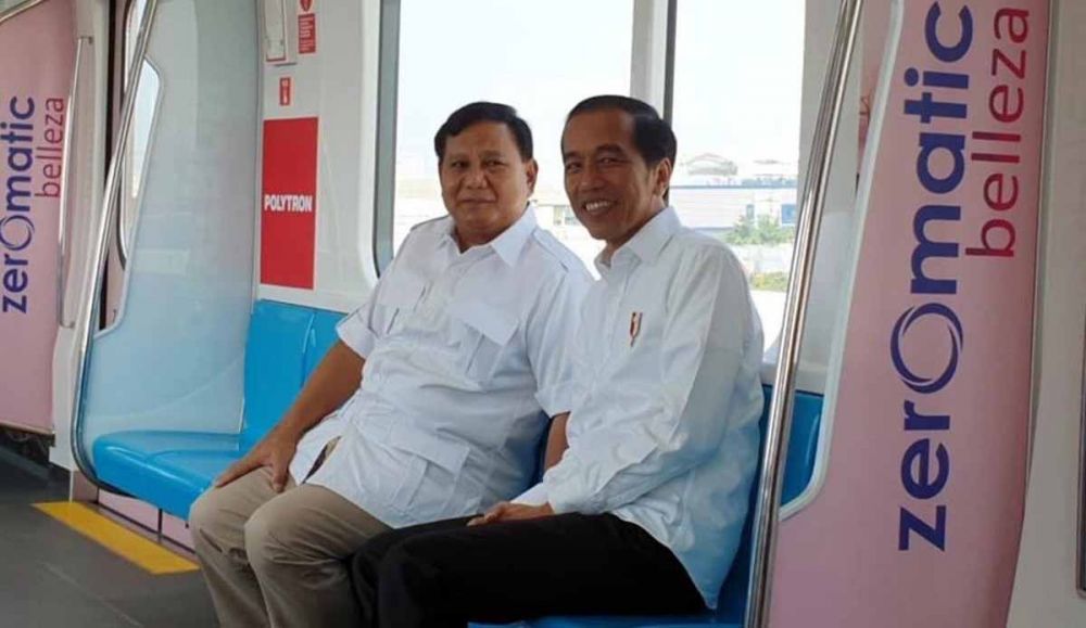 Jokowi saat bertemu Prabowo di dalam Kereta MRT (foto: Istimewa)