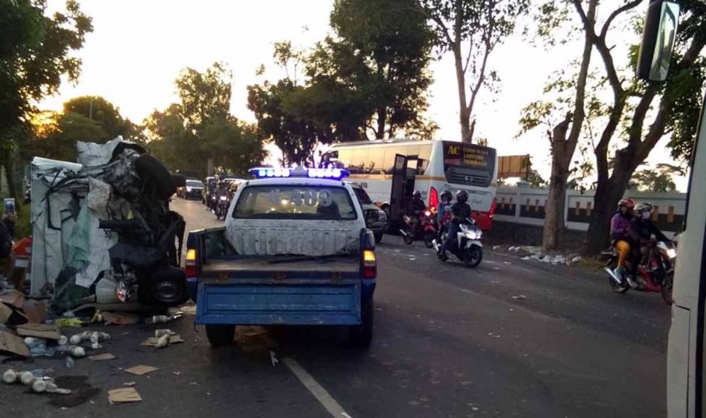 Kecelakaan mobil boks vs bus di Jalan Raya Desa Glagahan, Kecamatan Perak, Kabupaten Jombang, 2 Juni 2019 lalu dengan satu orang tewas