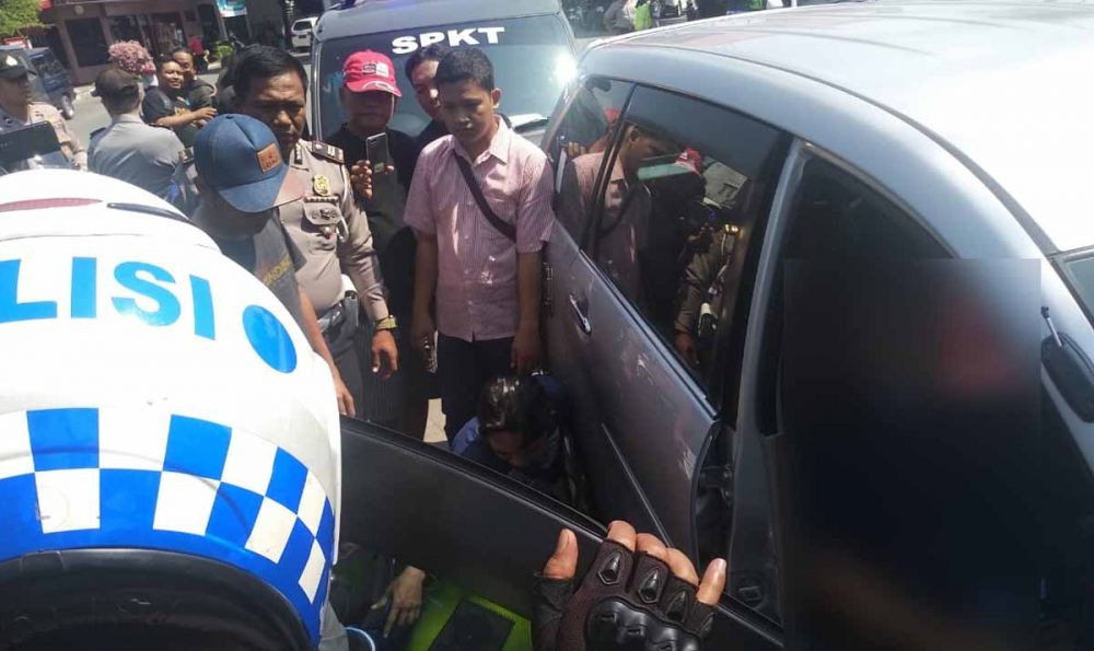 Kepala Dusun Cangkringmalang, Desa Sidomulyo, Kecamatan Megaluh, Kabupaten Jombang tewas di dalam mobil