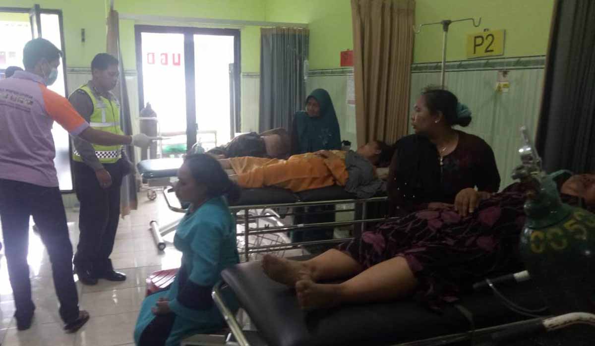 Pikap Angkut 27 Petakziah Tabrak Tebing di Pasuruan, Satu Tewas