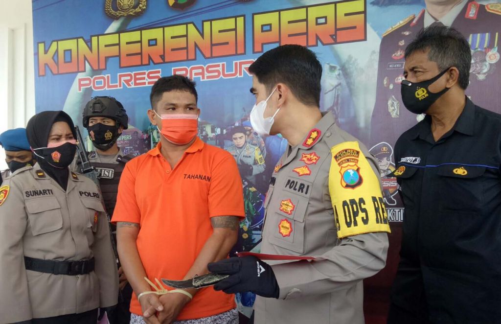Juru tagih utang yang diamankan Satreskrim Polres Pasuruan