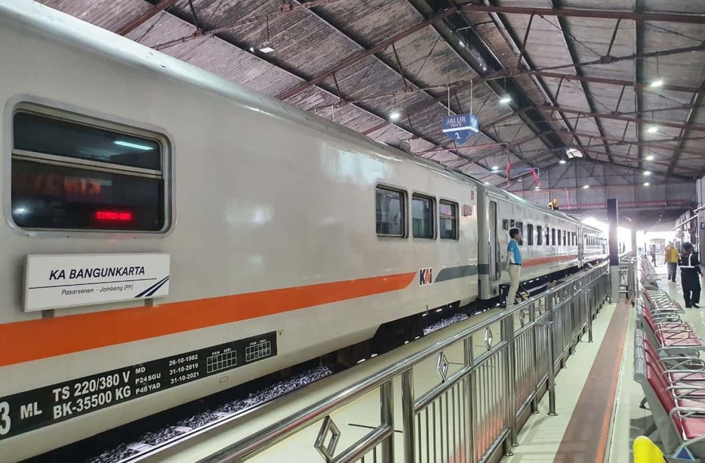 Kereta Api Bangunkarta