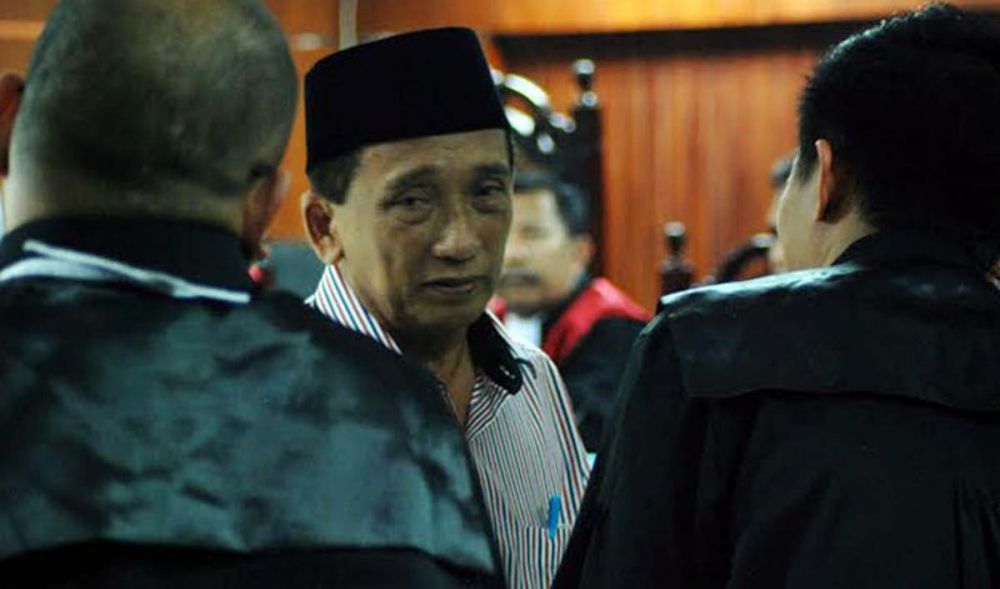 Mantan Bupati Bangkalan,  KH Fuad Amin Imron  (foto: poskotanews.com)