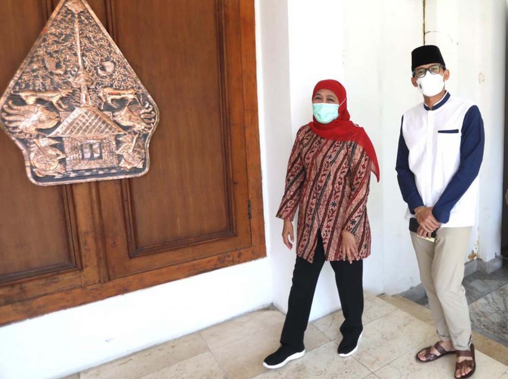 Sandiaga Uno saat bertemu Khofifah di Gedung Negara Grahadi