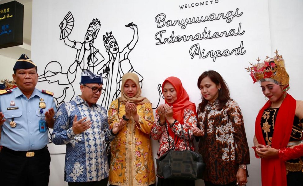 Bupati Azwar Anas mencoba penerbangan perdana rute Kuala Lumpur - Banyuwangi. 