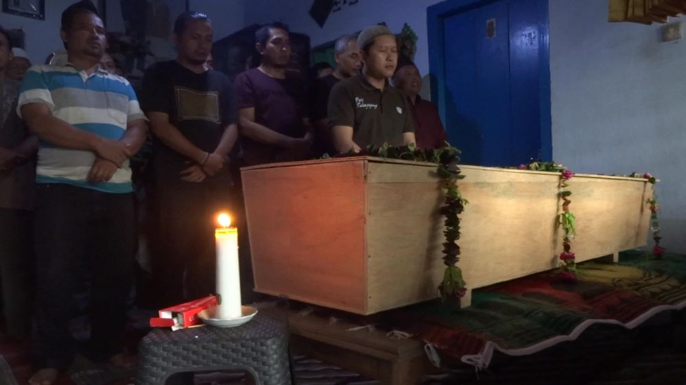Jenazah Anita Tursiyana di rumah duka