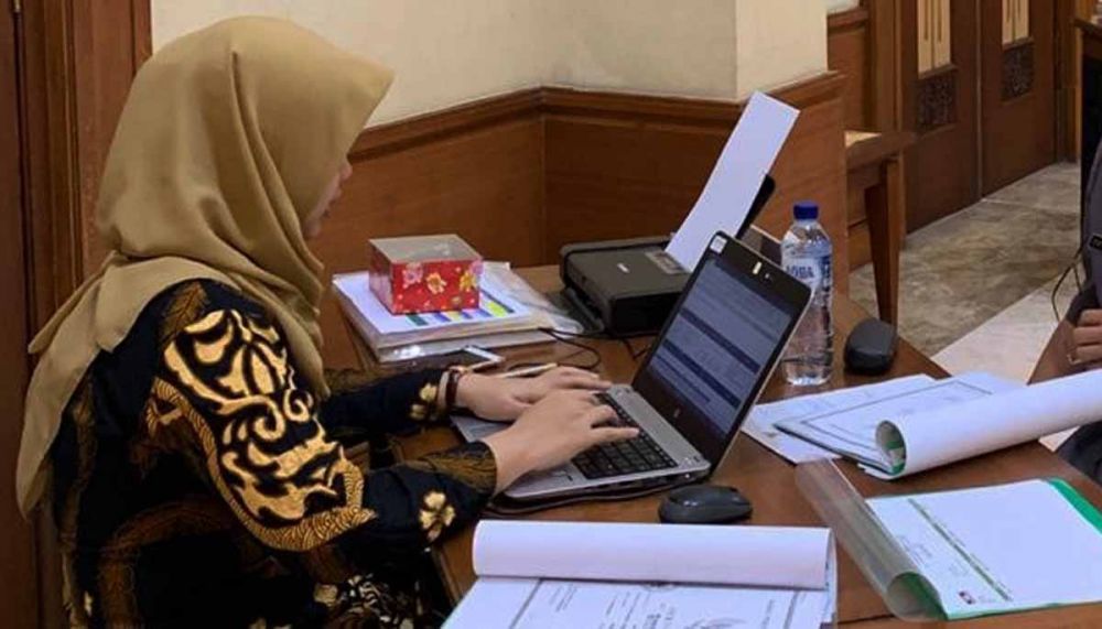 Proses pemeriksaan LHKPN oleh KPK terhadap 37 penyelenggara negara di Jawa Timur (foto: Twitter @KPK_RI)