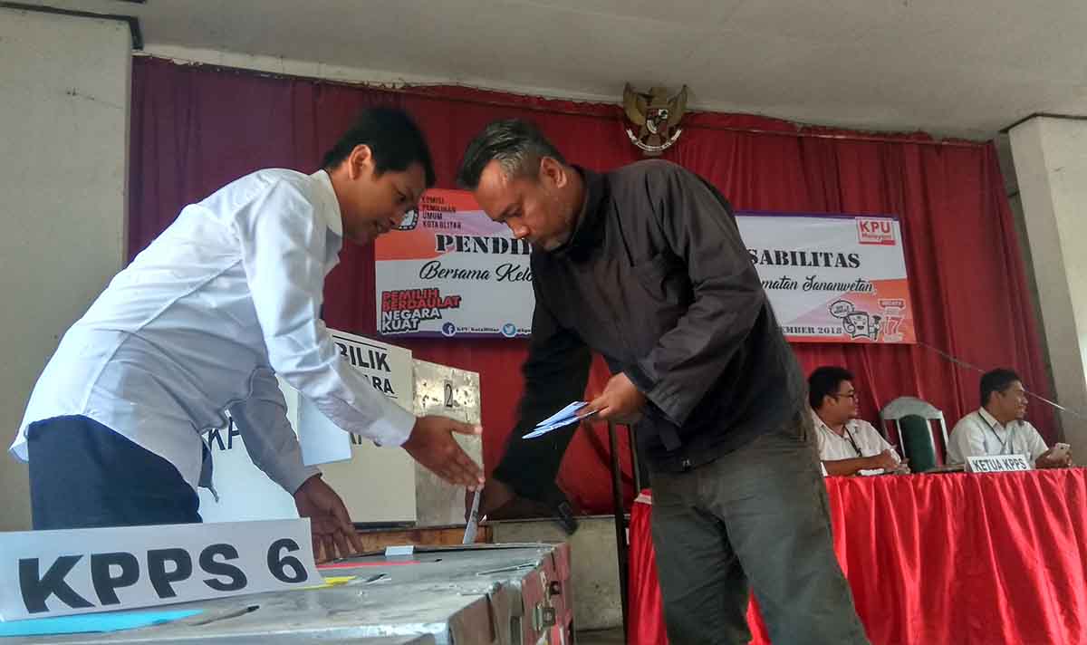 Simulasi pencoblosan pemilu diikuti penderita gangguan jiwa di Blitar