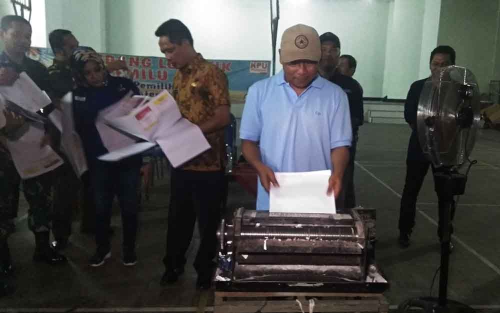 Pemusnahan surat suara di Mojokerto
