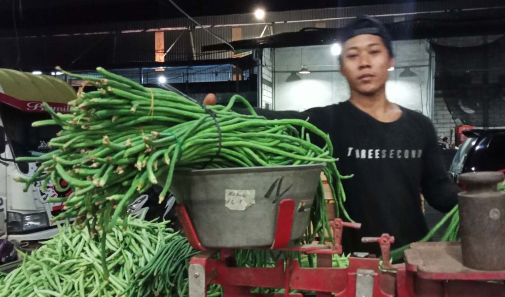 Kacang panjang yang dijual salah satu pedagang PIOS