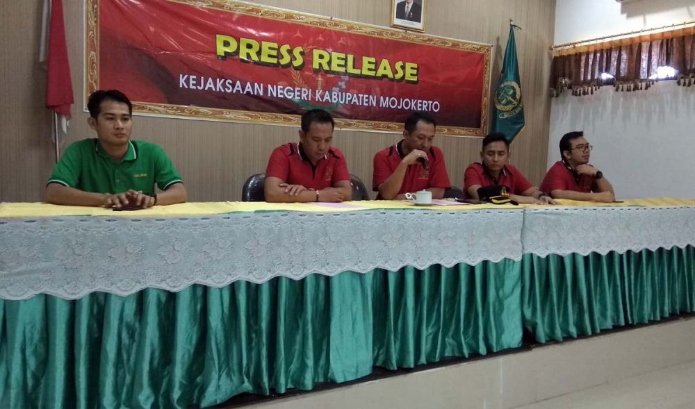 Kejaksaan Negeri Kabupaten Mojokerto tetapkan Kepala Dinas Pertanian Suliestyawati, tersangka kasus dugaan tindak pidana korupsi dalam proyek pembangunan irigasi sumur dangkal atau sumur bor