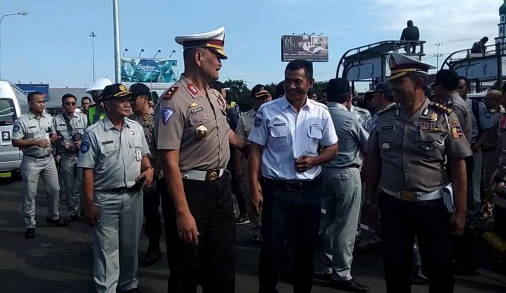 Kakorlantas Polri, Irjen Pol Refdi Andri saat memantau jalur mudik di Pelabuhan Ketapang Banyuwangi 