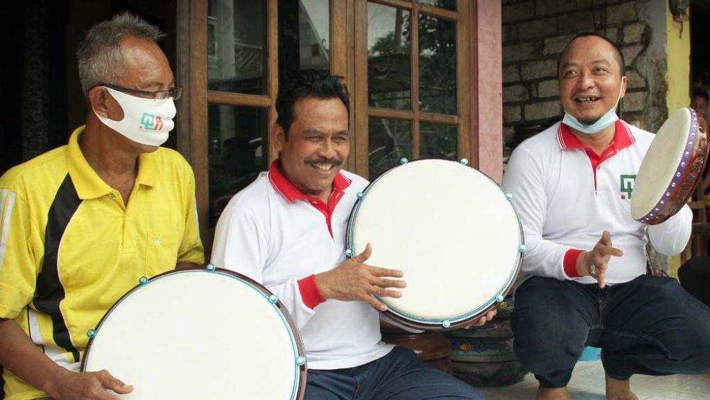 Qosim-Alif dengan perajin rebana