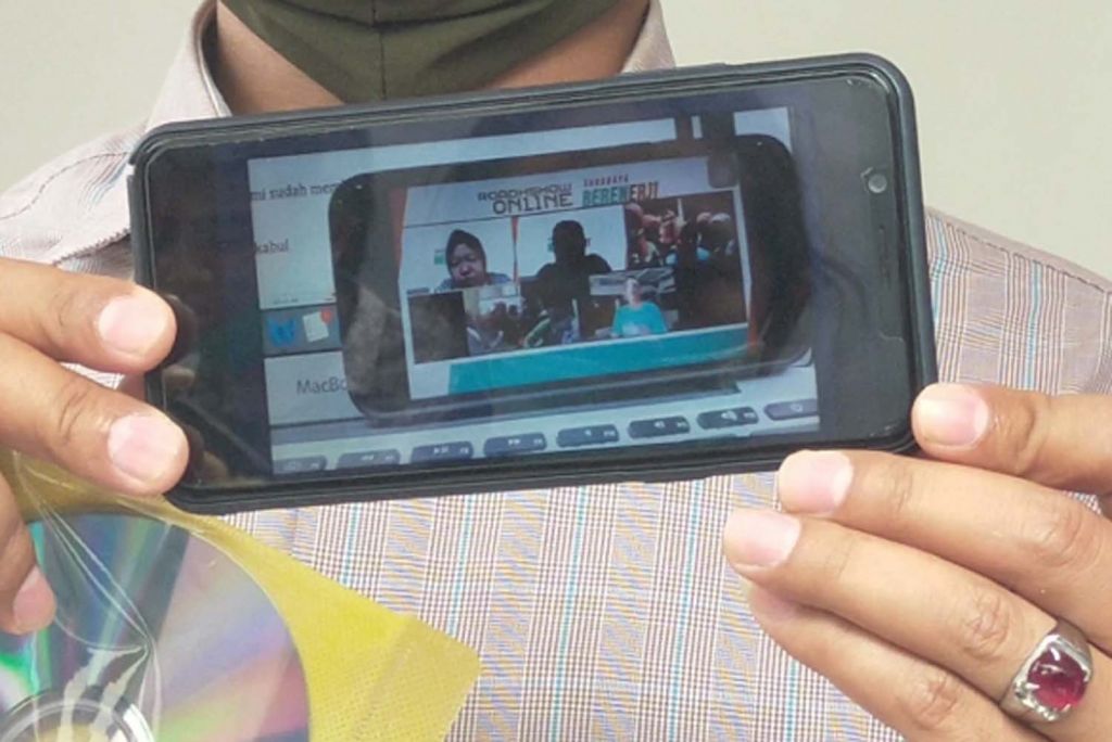 Wali Kota Surabaya Tri Rismaharini (Risma) saat berkampanye untuk Erji