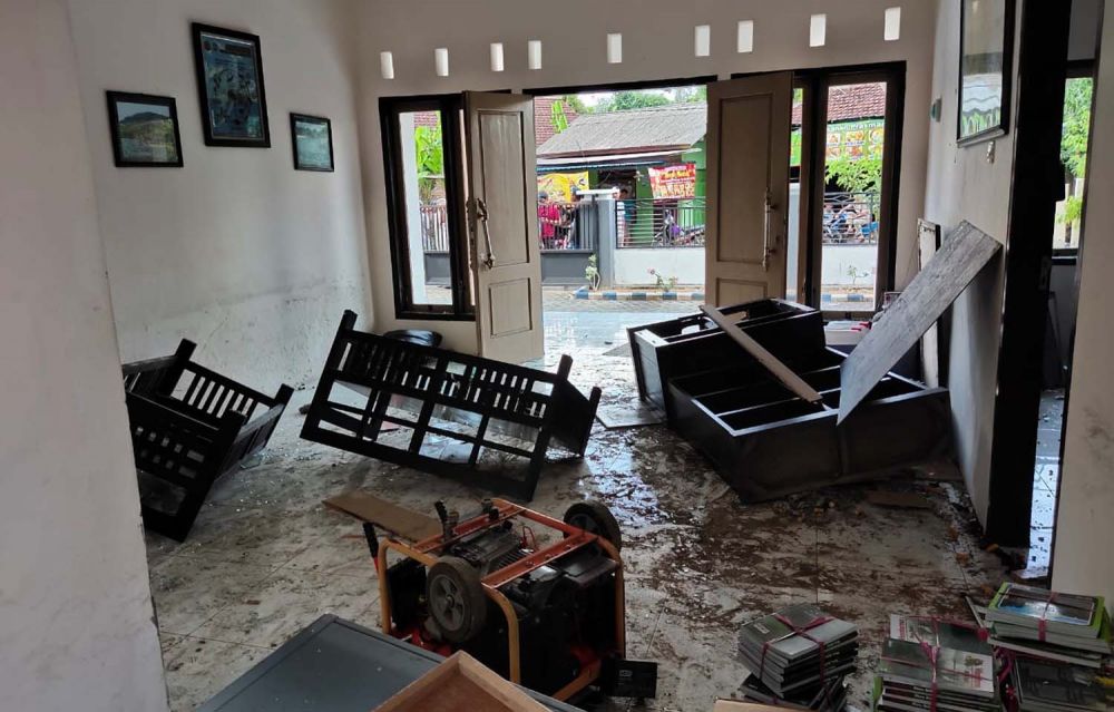 Kantor KSDAE di Meru Betiri Banyuwangi diduga dirusak dan dibakar