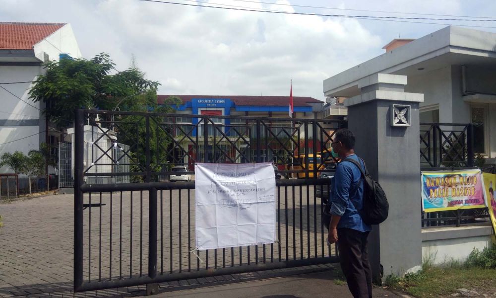 Kantor Kecamatan dan Kelurahan Tandes Surabaya ditutup sementara (Foto-foto: Jajeli Rois/jatimnow.com)