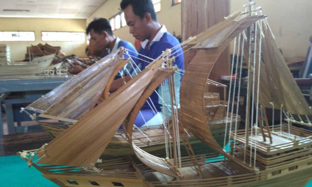 Mengintip Pembuatan Miniatur Kapal Layar Karya Napi Lapas Tulungagung