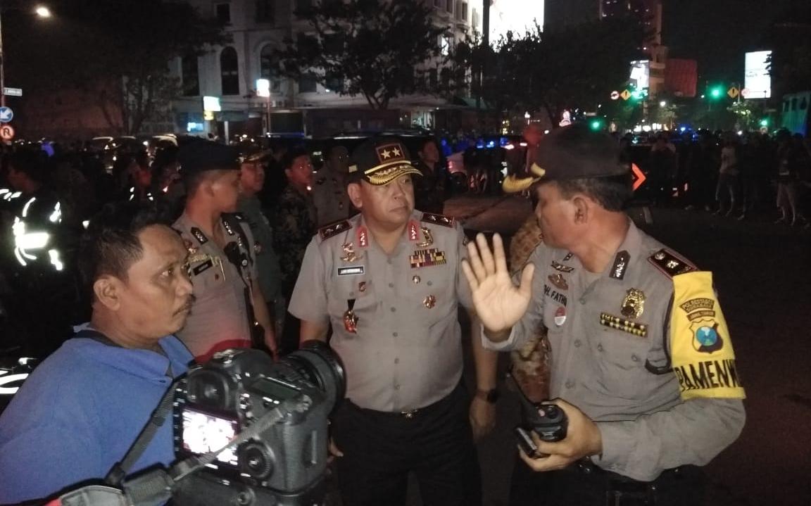 Kapolda Jatim Irjen Pol Luki Hermawan saat tinjau lokasi jalan ambles di Jalan Raya Gubeng