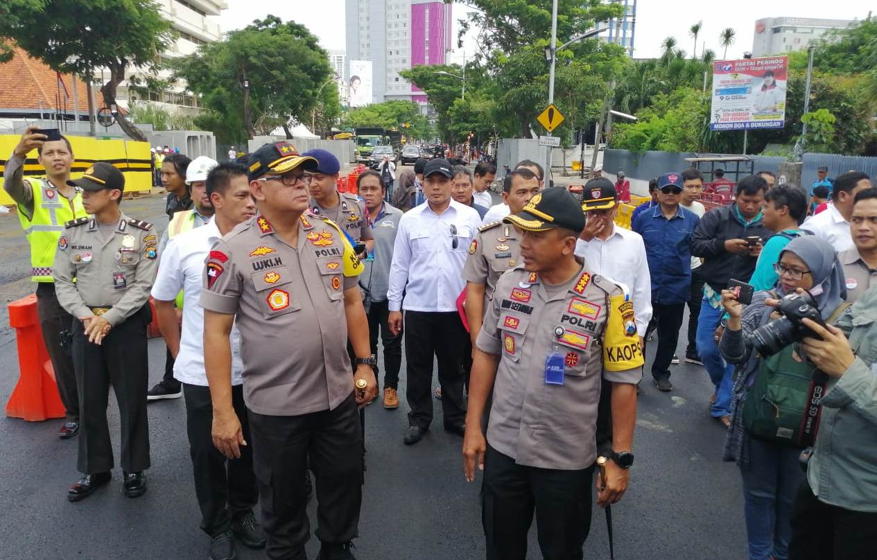 Kapolda Jatim, Irjen Pol Luki Hermawan saat meninjau recovery Jalan Raya Gubeng beberapa waktu lalu