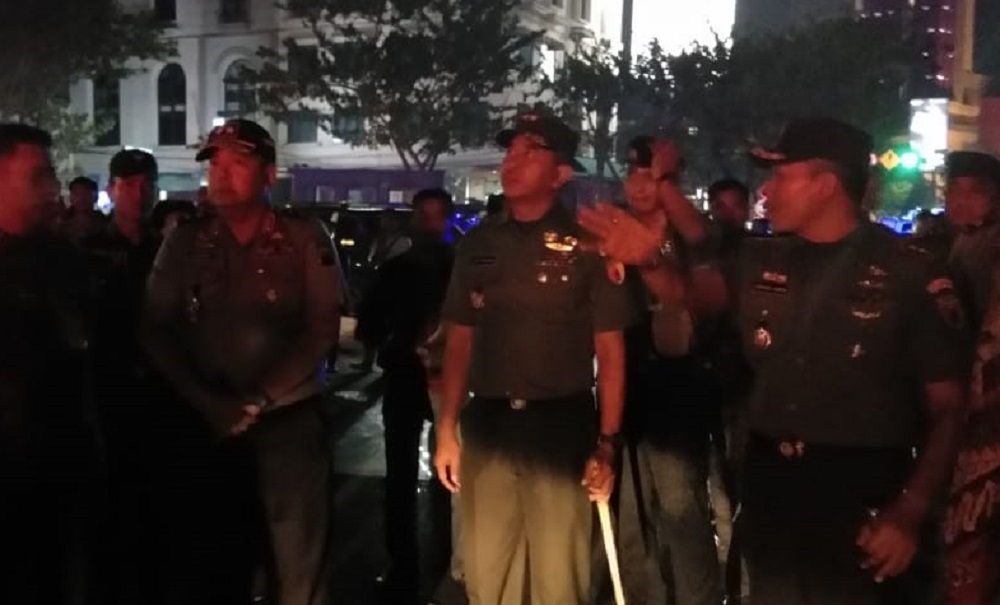 Kapolda Jatim meninjau langsung Jalan 
Raya Gubeng yang ambles.